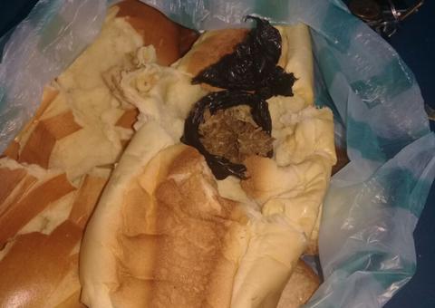 Mulher é presa ao tentar entrar em presídio com pães recheados de drogas no Amazonas