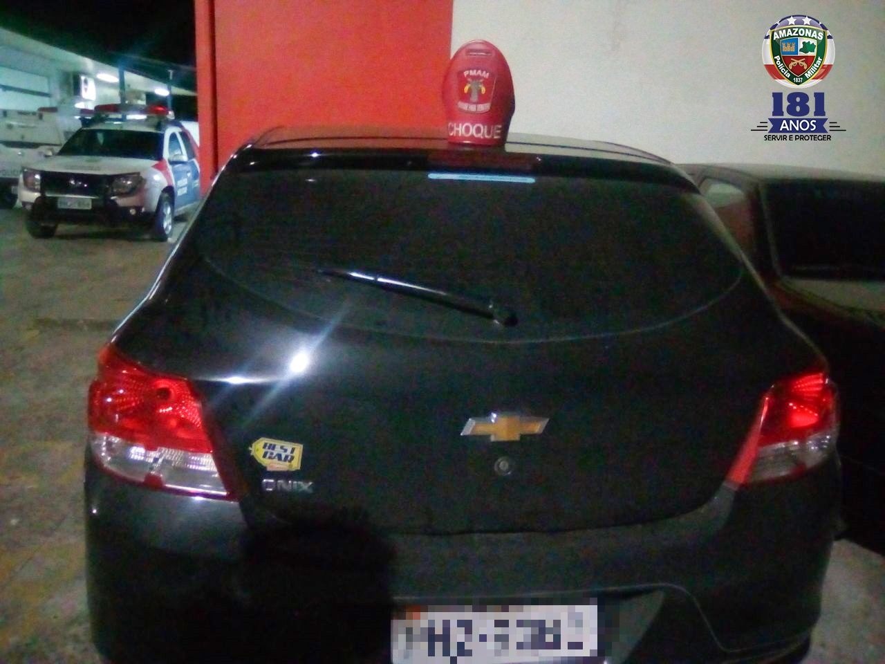 Dupla é presa com vítima de assalto amarrada dentro de carro em Manaus