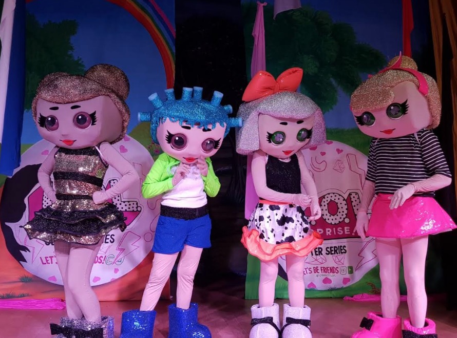 Bonecas LOL em tamanho real fazem show em Manaus