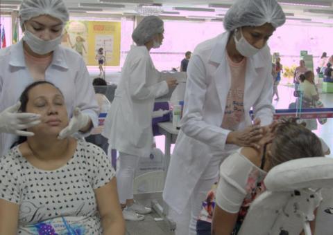 Centro promove ação com serviços gratuitos de estética e saúde em Manaus