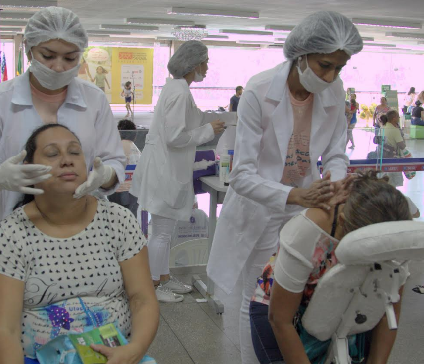Centro promove ação com serviços gratuitos de estética e saúde em Manaus