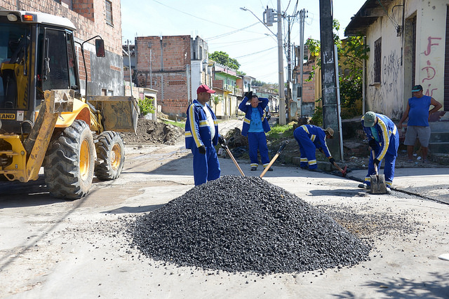Plano de obras vai recuperar 25 vias no bairro Monte Pascoal