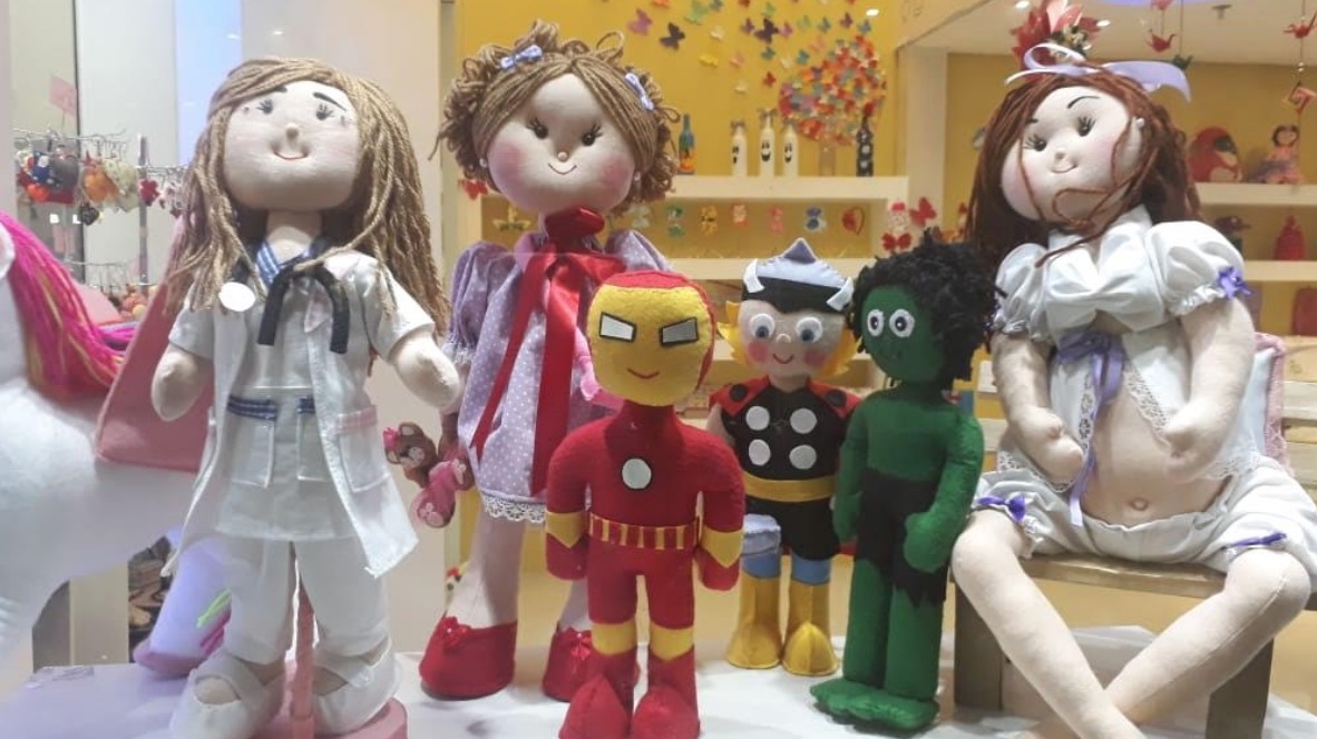 Artfeira de artesãos movimenta shopping em Manaus