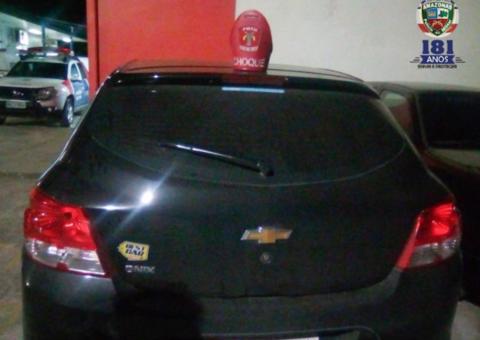 Dupla é presa com carro roubado após amarrar e fazer vítima refém em Manaus