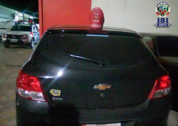 Dupla é presa com carro roubado após amarrar e fazer vítima refém em Manaus