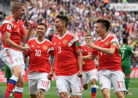 Nos primeiros 45 minutos da Copa, Rússia sai vencendo por 2 a 0
