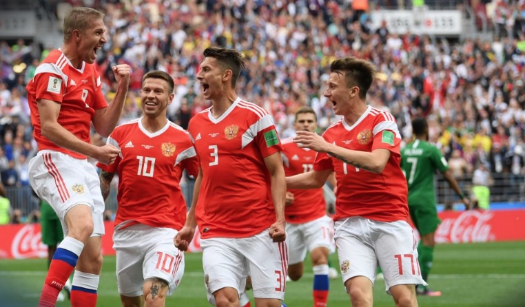 Nos primeiros 45 minutos da Copa, Rússia sai vencendo por 2 a 0