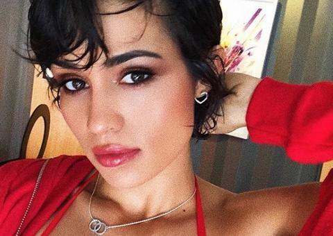 Nanda Costa aparece em vídeo com namorada cantando contra preconceito 