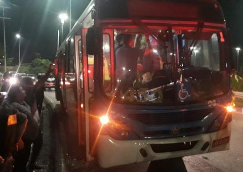 Ônibus voltam para garagens após morte de motorista durante assalto em Manaus