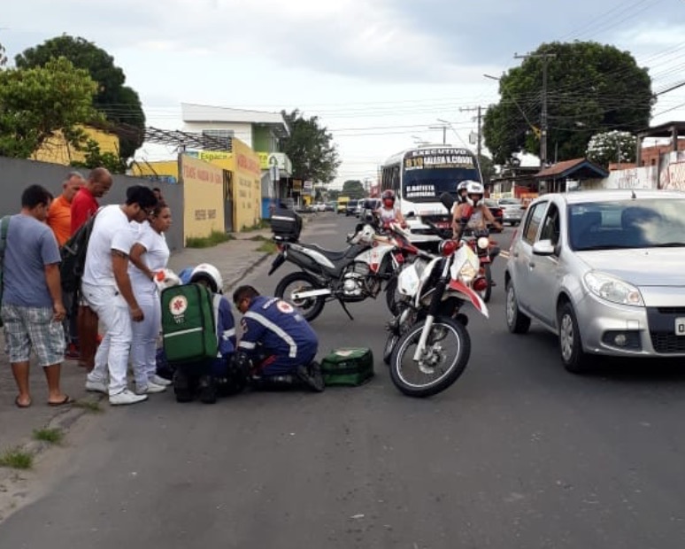 Passageiros se jogam de ônibus em movimento para escapar de assalto em Manaus