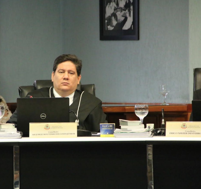 Conselheiro suspende licitação para aluguel de novas ambulâncias no Amazonas