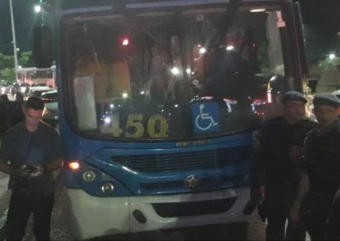 Em Manaus, adolescente baleado na cabeça durante assalto a linha 450 tem quadro estável 