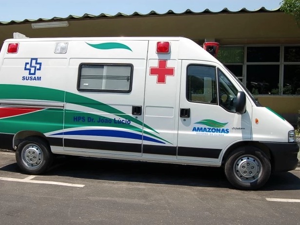 Governo informou que já havia cancelado licitação para aluguel de ambulâncias no Amazonas