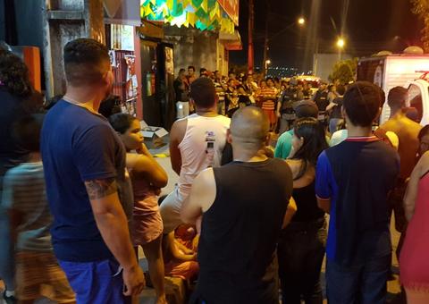 Jovem é executado com três tiros durante compras em mercadinho de Manaus