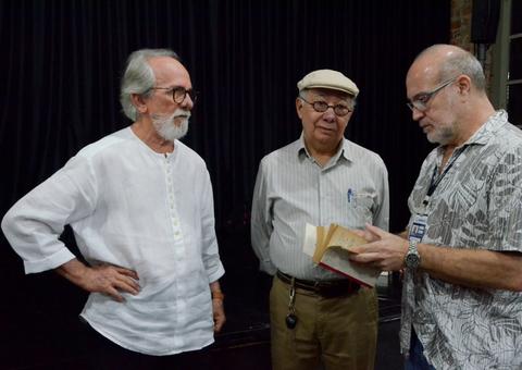 Escritor e poeta Paes Loureiro ministra palestra em Manaus
