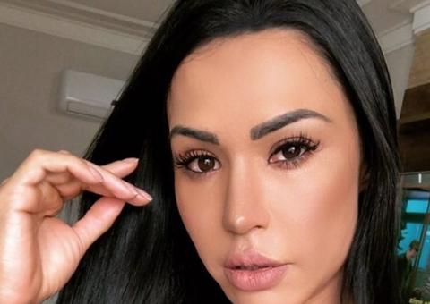 Gracyanne Barbosa dá surra de bumbum montada de microshort