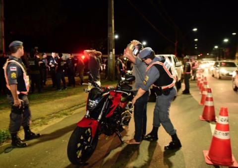 Em Manaus, industriário bêbado é preso após fugir de blitz e bater em motocicleta