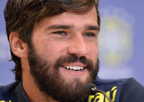  Veja 13 fotos do goleiro Alisson Becker, muso da Seleção Brasileira