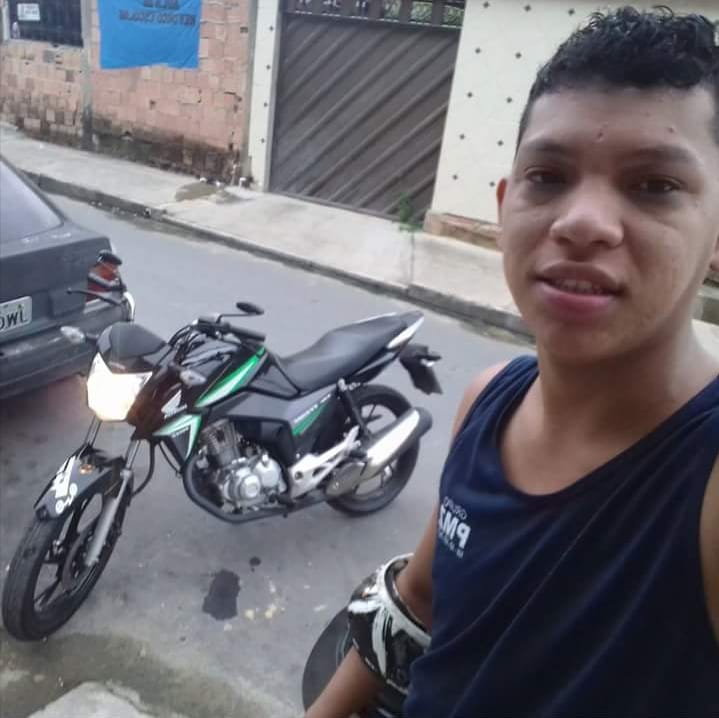 Comemorando aniversário, jovem colide com poste e acaba morrendo em Manaus