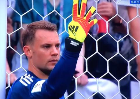  Goleiro da Alemanha rouba a cena e vira assunto na internet