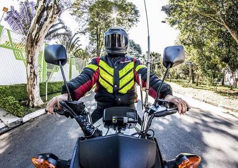 Empregador é condenado a indenizar motoboy que sofreu acidente durante o serviço