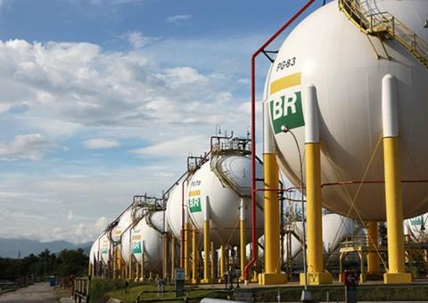 Petrobras anuncia nova redução no preço da gasolina nas refinarias