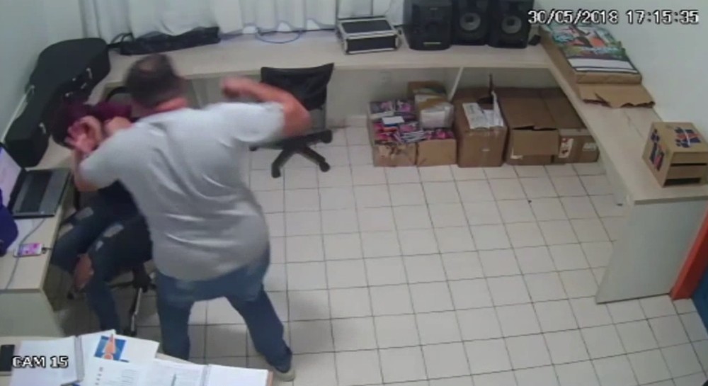 Cantora denuncia marido por agressões e polícia investiga  