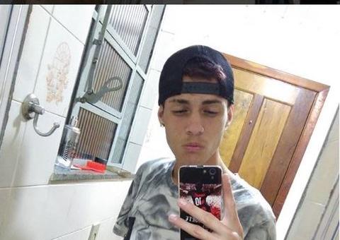 Fã junta dinheiro por 6 meses por tatuagem realista de Neymar