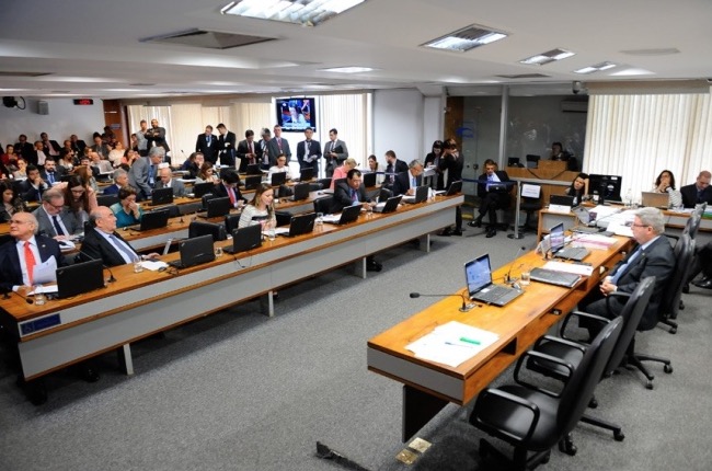 Senadores e Governo debatem projetos que sustam decreto prejudicial à ZFM