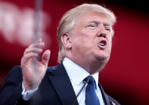 Trump cria força armada do espaço sideral