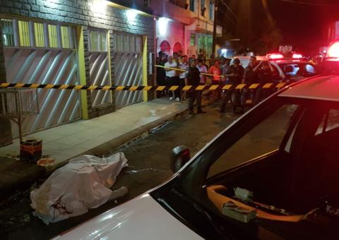 Homem é perseguido e morto a tiros enquanto lanchava em Manaus