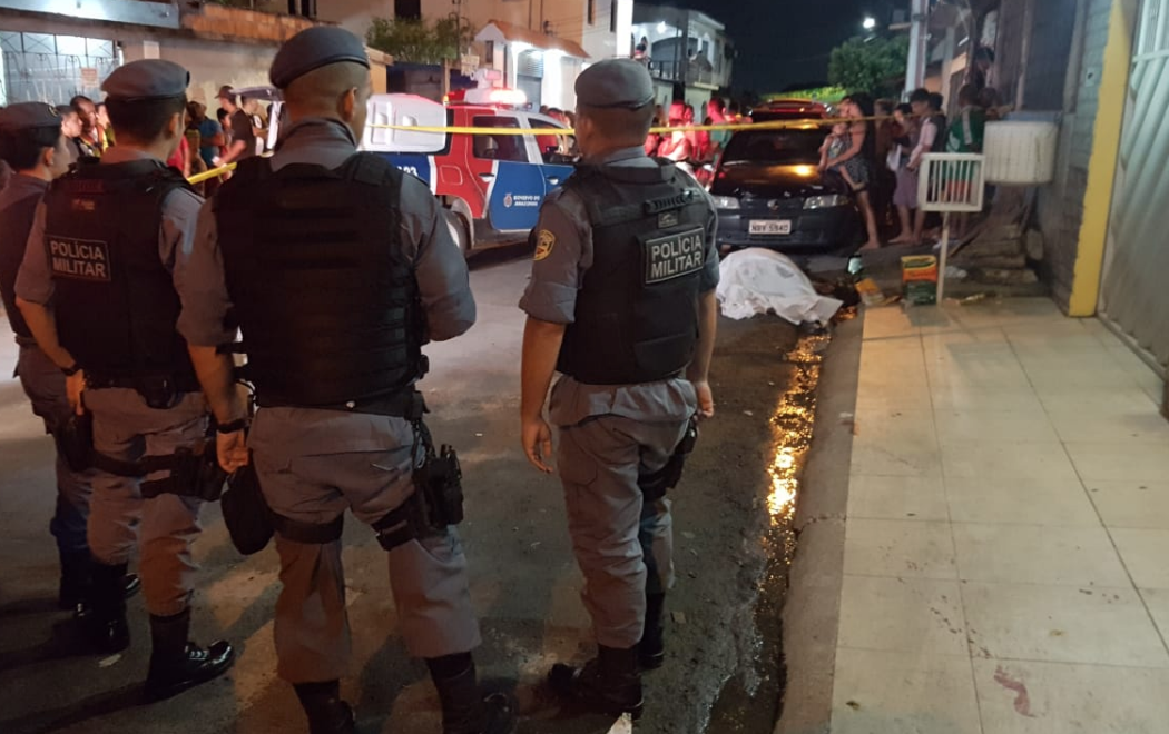 Homem é perseguido e morto a tiros enquanto lanchava em Manaus