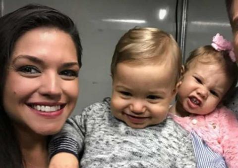 Thaís Fersoza exibe corpo em biquíni após 2 gestações seguidas