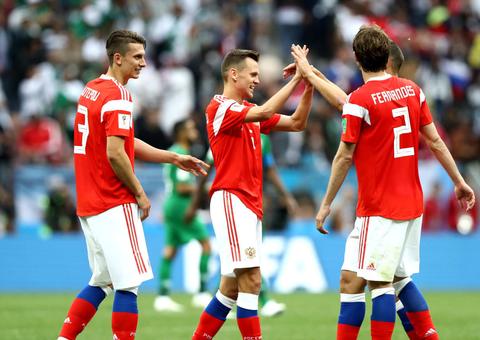 Rússia volta a campo e mais quatro times estreiam na Copa