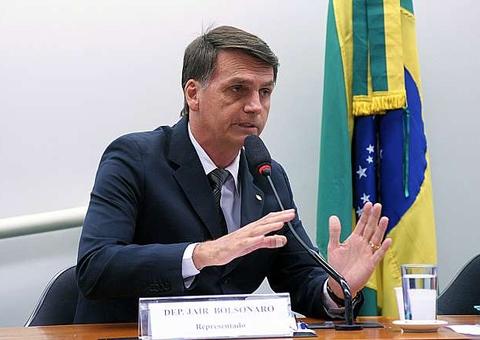 Bolsonaro volta a dizer que terá militares no governo e compara oficiais a Neymar  