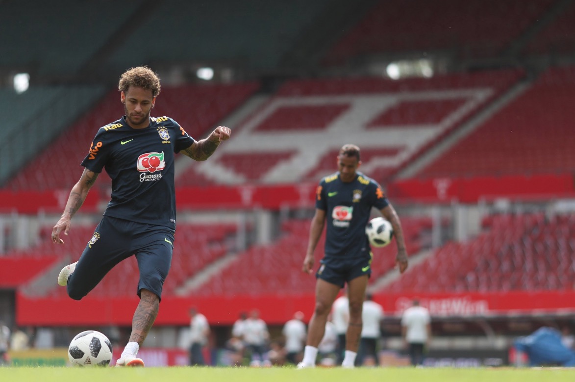 Médico da seleção se pronuncia sobre situação de Neymar 