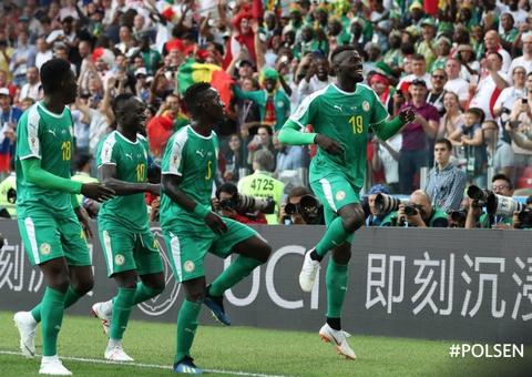 Mesmo com Lewandowski, Polônia é atropelada por velocidade de Senegal