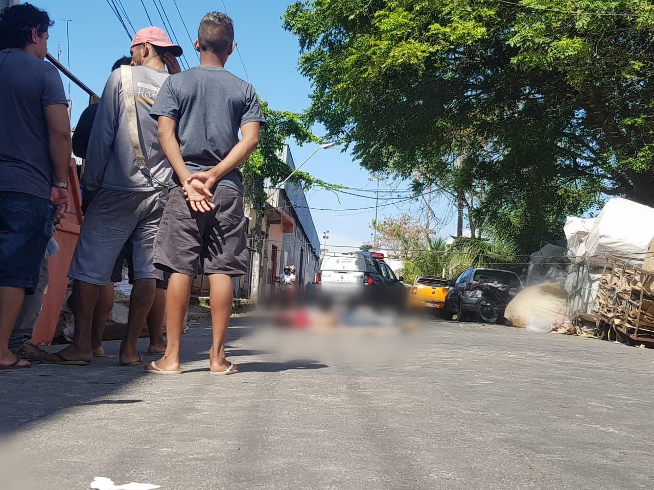 Após roubar loja, suspeito é perseguido e espancado até a morte por populares em Manaus