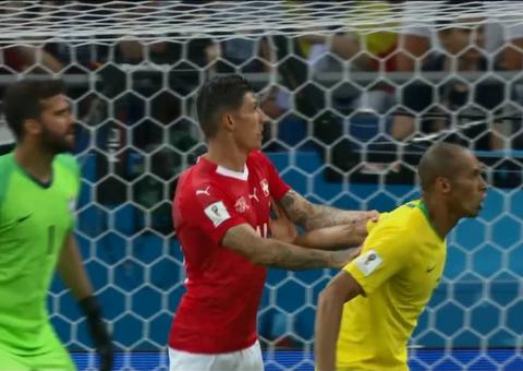 Diretor da Fifa admite 'erro' em gol da Suíça