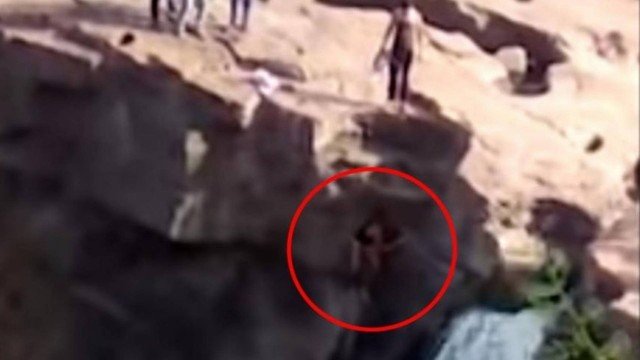 Homem despenca de cachoeira ao fazer selfie radical e pior acontece