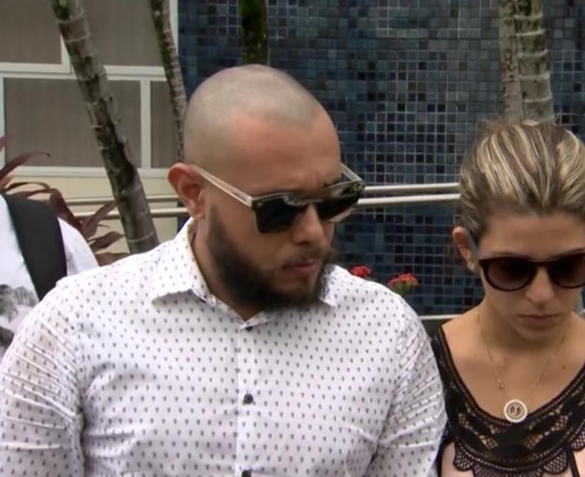 Polícia prende mãe de meninos estuprados e queimados por padrasto