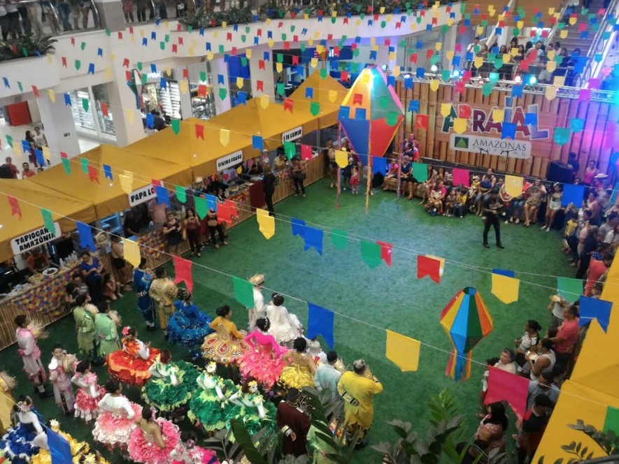 Arraial em shopping de Manaus tem forró e boi-bumbá