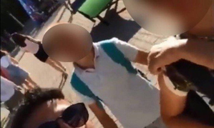 Na Rússia, brasileiro pede que menino repita frases ofensivas em vídeo e viraliza na internet