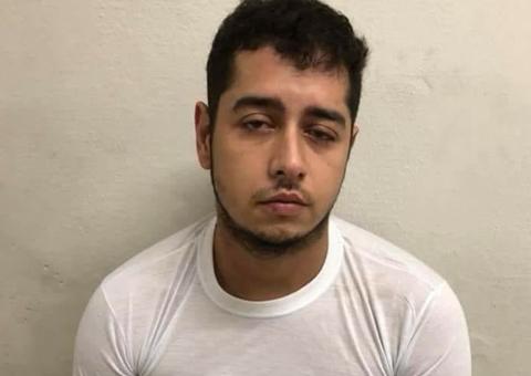 Mãe dopa filho acusado de matar namorada e crianças e entrega para polícia