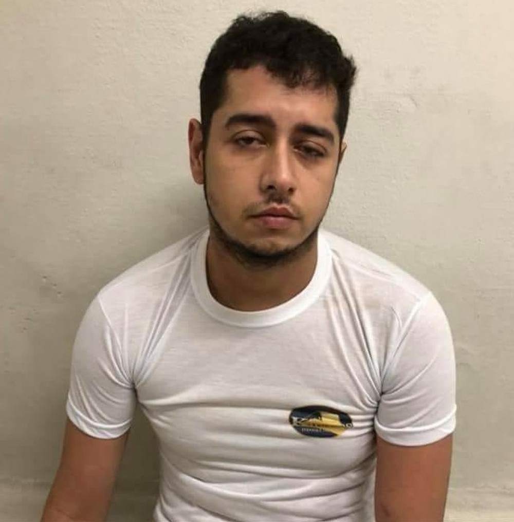 Mãe dopa filho acusado de matar namorada e crianças e entrega para polícia