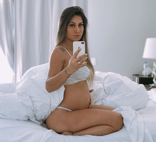 Mayra Cardi se irrita com atitude de fãs ao encontrá-la e manda recado 