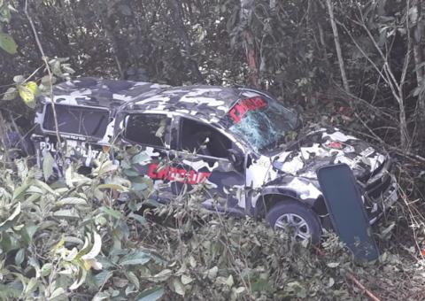 Policiais ficam feridos após viatura capotar na volta de inspeção a presídio no Amazonas