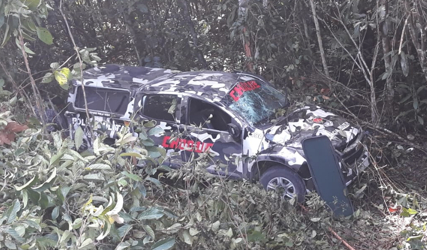 Policiais ficam feridos após viatura capotar na volta de inspeção a presídio no Amazonas