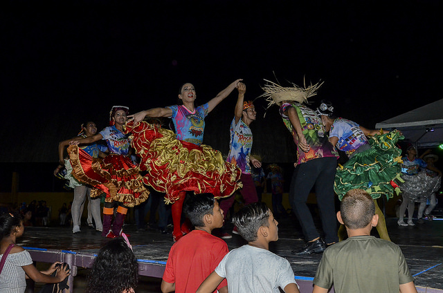 Danças folclóricas agitam o fim de semana de arraial nos bairros