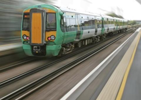 Mulher é encontrada decapitada em banheiro de trem após ser estuprada